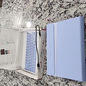 Wireless Keyboard And Case For iPad  10.9" / iPad 10th Gen. Periwinkle Blue.